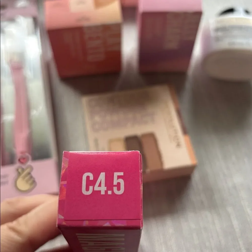 NWT New Light - Jeffree Star Revolution Kaja Makeup Bundle of 8 Items Light